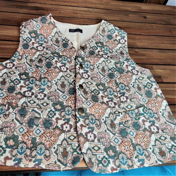 STYLISH WOMAN'S VEST - Picture 1 of 6